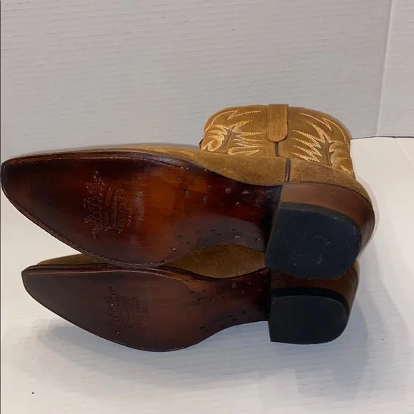 Brown Heeled Boots with Western Stitching and Pointed Toe - Picture 9 of 16